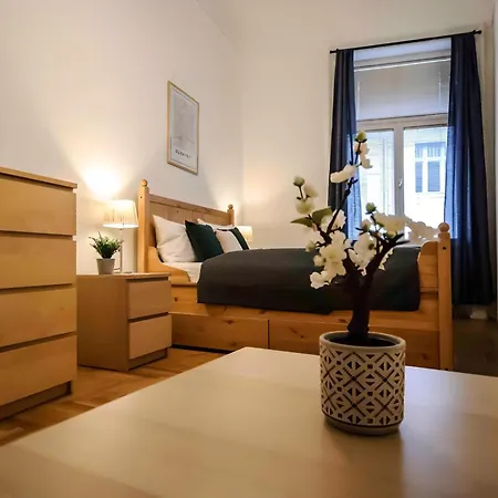 R171 Elitehost Raday * Budapešť