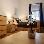 R171 Elitehost Raday * Budapest