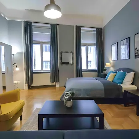 R171 Elitehost Raday Apartment