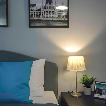 R171 Elitehost Raday Budapest
